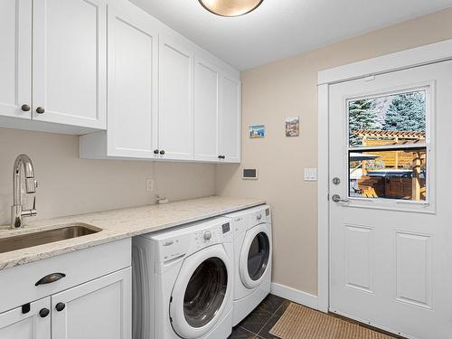 562 Trillium Crt, Kamloops, BC - Indoor Photo Showing Laundry Room