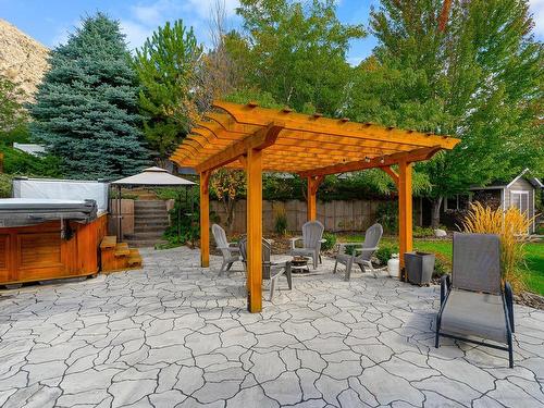 562 Trillium Crt, Kamloops, BC - Outdoor With Deck Patio Veranda With Backyard