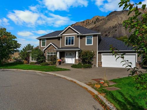 562 Trillium Crt, Kamloops, BC - Outdoor With Facade