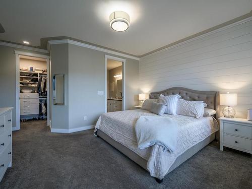 2147 Crosshill Drive, Kamloops, BC - Indoor Photo Showing Bedroom