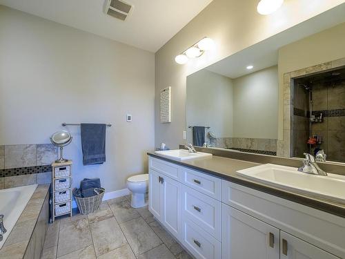 2147 Crosshill Drive, Kamloops, BC - Indoor Photo Showing Bathroom