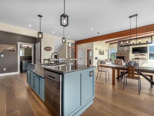 213 Rue Cheval Noir, Kamloops, BC - Indoor Photo Showing Kitchen With Double Sink With Upgraded Kitchen