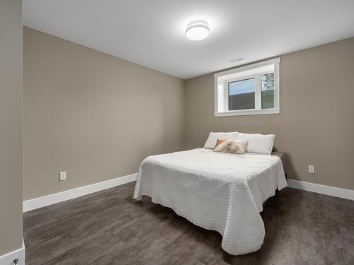 213 Rue Cheval Noir, Kamloops, BC - Indoor Photo Showing Bedroom