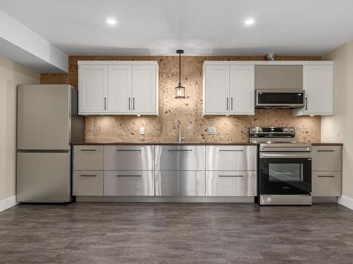 213 Rue Cheval Noir, Kamloops, BC - Indoor Photo Showing Kitchen With Upgraded Kitchen