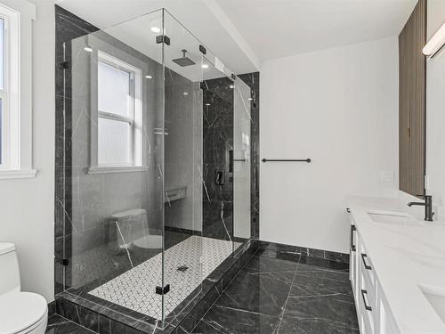 803 Woodrush Crt, Kamloops, BC - Indoor Photo Showing Bathroom