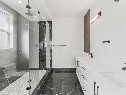 803 Woodrush Crt, Kamloops, BC - Indoor Photo Showing Bathroom