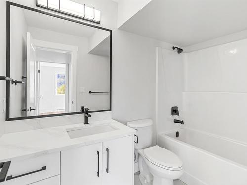 803 Woodrush Crt, Kamloops, BC - Indoor Photo Showing Bathroom