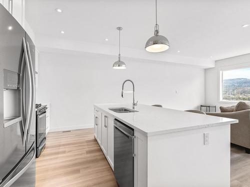 128 River Gate Drive, Kamloops, BC - Indoor Photo Showing Kitchen With Double Sink With Upgraded Kitchen