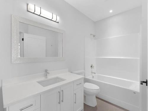 128 River Gate Drive, Kamloops, BC - Indoor Photo Showing Bathroom