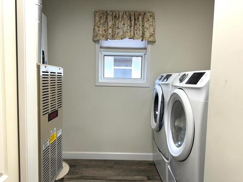 20-1901 Maxwell Ave, Merritt, BC - Indoor Photo Showing Laundry Room