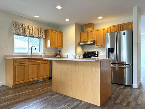 20-1901 Maxwell Ave, Merritt, BC - Indoor Photo Showing Kitchen