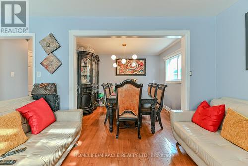 70 Large Crescent, Ajax, ON - Indoor Photo Showing Living Room