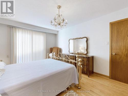 5 Snowhill Crescent, Toronto, ON - Indoor Photo Showing Bedroom