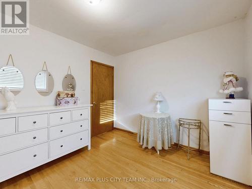 5 Snowhill Crescent, Toronto, ON - Indoor Photo Showing Bedroom