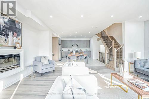 490 Silver Maple Road, Oakville, ON - Indoor Photo Showing Living Room