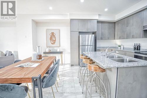 490 Silver Maple Road, Oakville, ON - Indoor Photo Showing Kitchen With Double Sink With Upgraded Kitchen