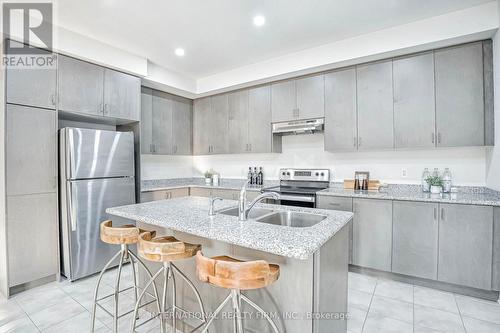 490 Silver Maple Road, Oakville, ON - Indoor Photo Showing Kitchen With Upgraded Kitchen