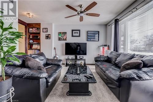 1235 2Nd Avenue E, Owen Sound, ON - Indoor Photo Showing Living Room