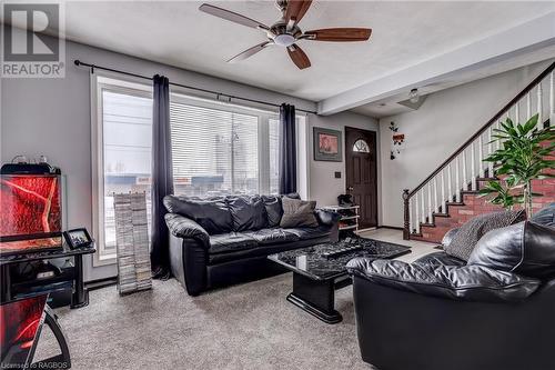 1235 2Nd Avenue E, Owen Sound, ON - Indoor Photo Showing Living Room