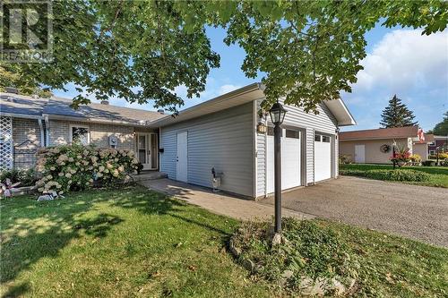 11 Lally Lane, Perth, ON - Outdoor