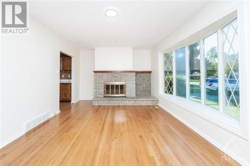 26 Spring Garden Avenue, Ottawa, ON - Indoor Photo Showing Living Room With Fireplace