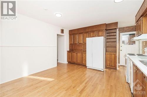 26 Spring Garden Avenue, Ottawa, ON - Indoor Photo Showing Kitchen