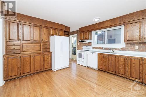 26 Spring Garden Avenue, Ottawa, ON - Indoor Photo Showing Kitchen With Double Sink