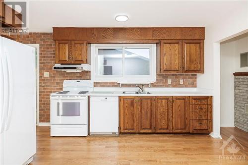 26 Spring Garden Avenue, Ottawa, ON - Indoor Photo Showing Kitchen With Double Sink