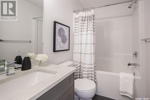 5504 Nicholson Avenue E, Regina, SK - Indoor Photo Showing Bathroom