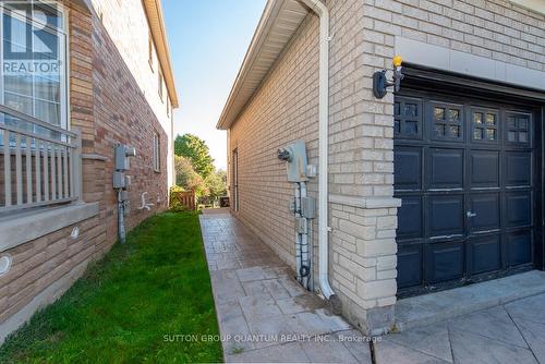 828 Craig Carrier Court, Mississauga, ON 