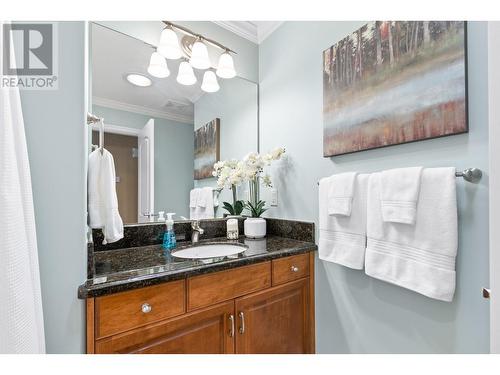 2365 Stillingfleet Road Unit# 207, Kelowna, BC - Indoor Photo Showing Bathroom