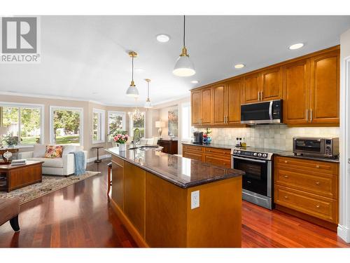 2365 Stillingfleet Road Unit# 207, Kelowna, BC - Indoor Photo Showing Kitchen