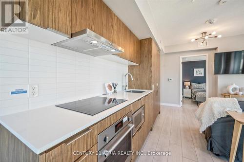 2711 - 60 Shuter Street, Toronto, ON - Indoor Photo Showing Kitchen