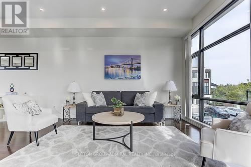 6 Hostel Lane, Richmond Hill, ON - Indoor Photo Showing Living Room