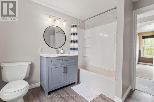 60 John Street, Welland, ON - Indoor Photo Showing Bathroom