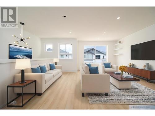 114-2648 Tranquille Rd, Kamloops, BC - Indoor Photo Showing Living Room