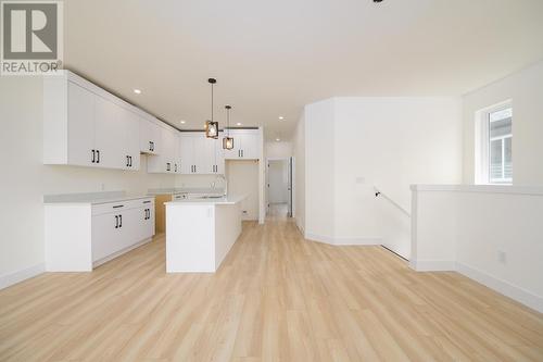 114-2648 Tranquille Rd, Kamloops, BC - Indoor Photo Showing Kitchen