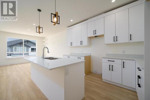 114-2648 Tranquille Rd, Kamloops, BC - Indoor Photo Showing Kitchen With Double Sink