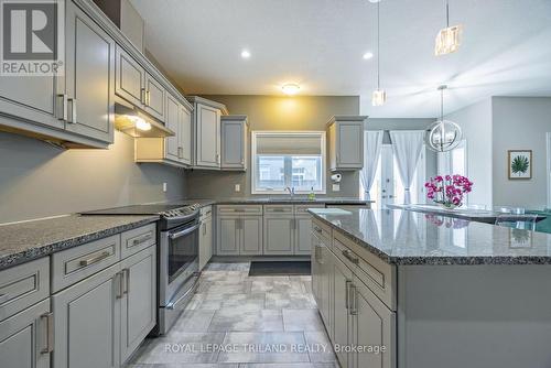 47 - 3560 Singleton Avenue, London, ON - Indoor Photo Showing Kitchen With Upgraded Kitchen