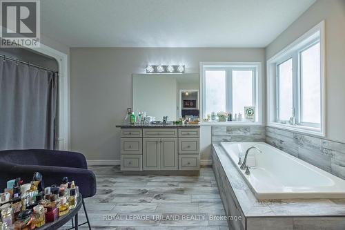 47 - 3560 Singleton Avenue, London, ON - Indoor Photo Showing Bathroom