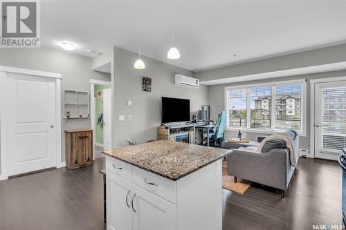 203 710 Hart Road, Saskatoon, SK - Indoor Photo Showing Living Room