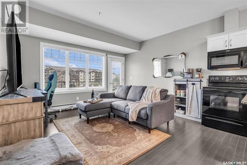 203 710 Hart Road, Saskatoon, SK - Indoor Photo Showing Living Room