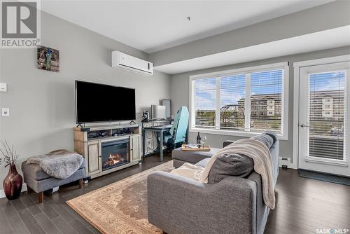 203 710 Hart Road, Saskatoon, SK - Indoor Photo Showing Living Room