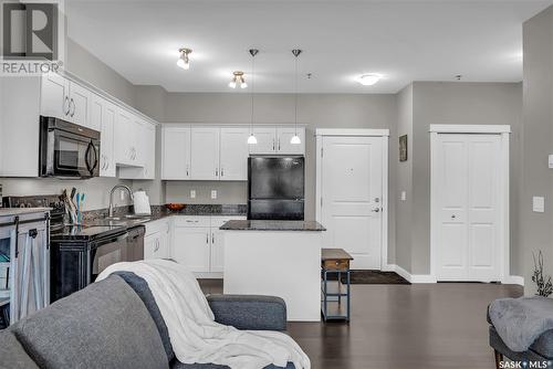 203 710 Hart Road, Saskatoon, SK - Indoor Photo Showing Kitchen