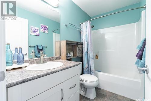 203 710 Hart Road, Saskatoon, SK - Indoor Photo Showing Bathroom