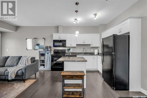 203 710 Hart Road, Saskatoon, SK - Indoor Photo Showing Kitchen