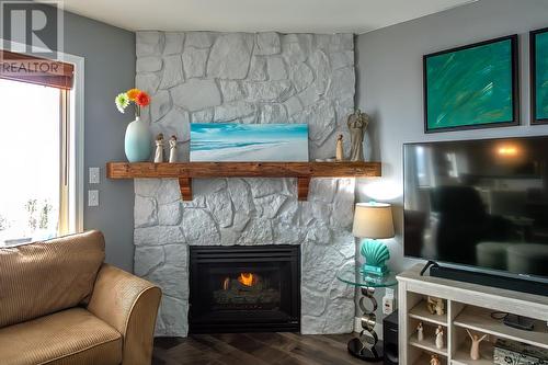 2440 Old Okanagan Highway Unit# 424, West Kelowna, BC - Indoor Photo Showing Living Room With Fireplace