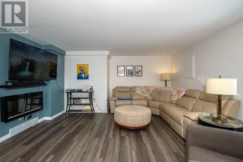 2440 Old Okanagan Highway Unit# 424, West Kelowna, BC - Indoor Photo Showing Living Room With Fireplace