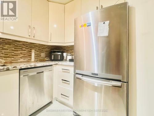 201 - 60 Montclair Avenue, Toronto, ON - Indoor Photo Showing Kitchen