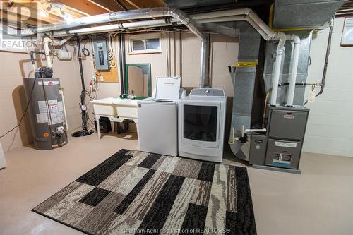 961 Daleview Crescent, Dresden, ON - Indoor Photo Showing Laundry Room